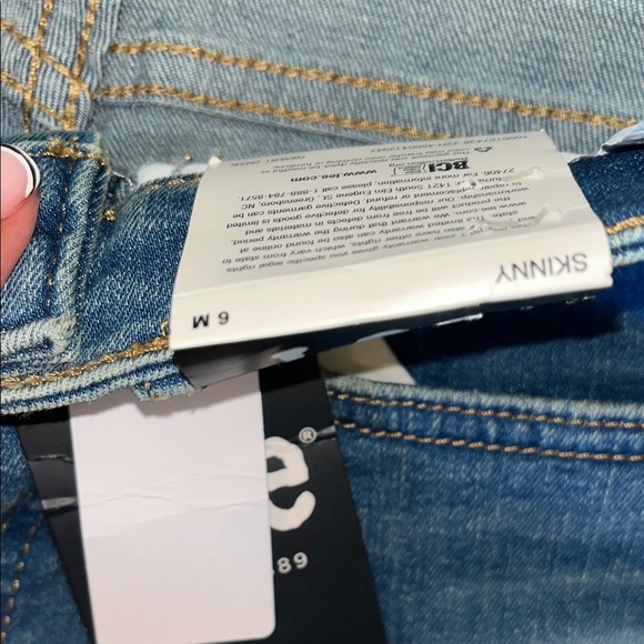 Lee NWT Woman’s High Rise Skinny size 6 M Light Blue Skinny Distressed Jeans - Picture 8 of 12